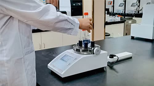 夾持試樣并調整旋鈕